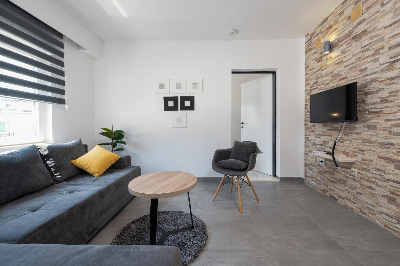 Villa Mona Apartments Ražanj Kültér fotó